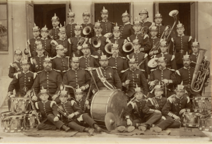 Claes Erik and Göta Livgarde Musikkår in the 1890s